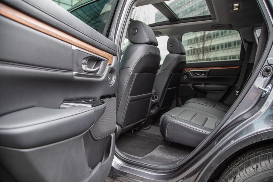 Интерьер Honda CR-V Origin Edition 2018 года  (фото 8 из 27)